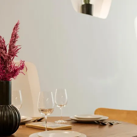 Kalliste - New Ac- Old Town-walk To Everything - Beach- Restaurants-supermarkets דירה ניס