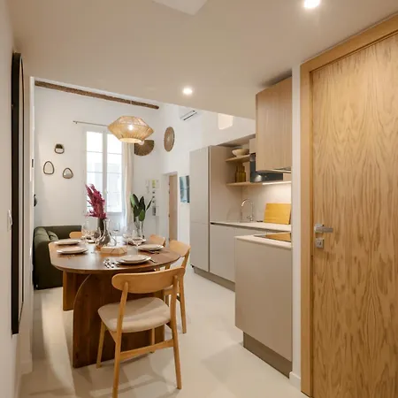 Kalliste - New Ac- Old Town-walk To Everything - Beach- Restaurants-supermarkets * ניס